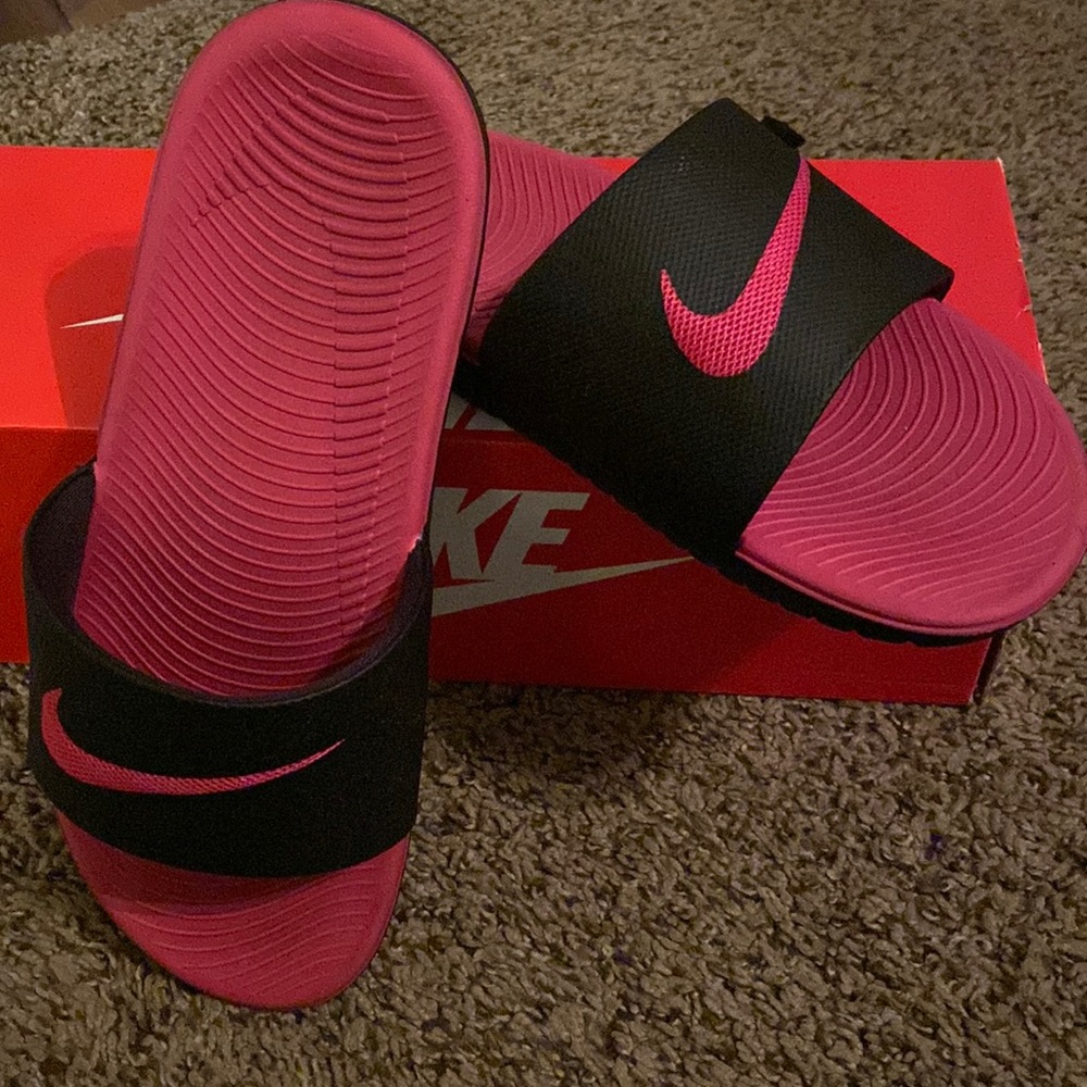 Size 7 Nike youth slides